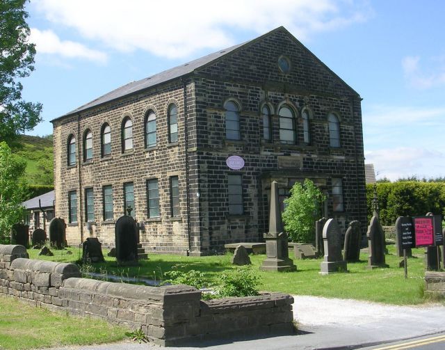 File:Denholme Edge Church - Keighley Road, Denholme.jpg