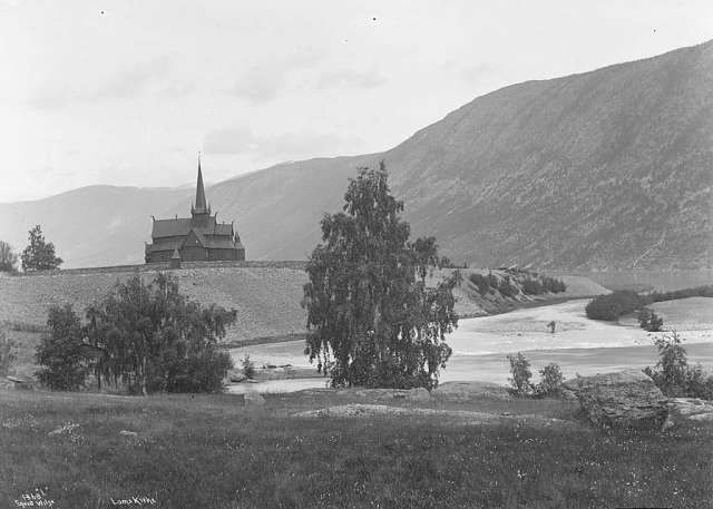 File:Lom stavkyrkje.jpeg