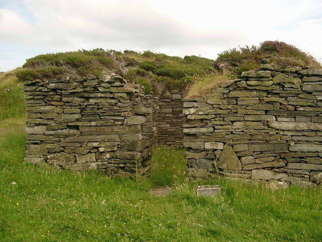 File:The monastery chapel, Eilach an Naoimh.jpg