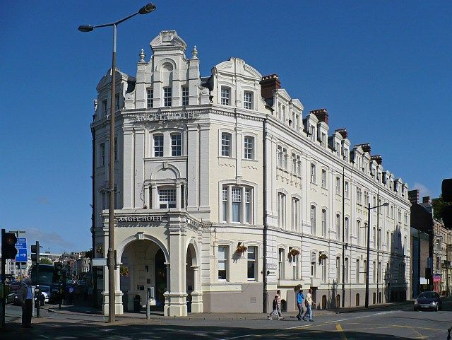 File:Angel Hotel - geograph.org.uk - 1453512.jpg