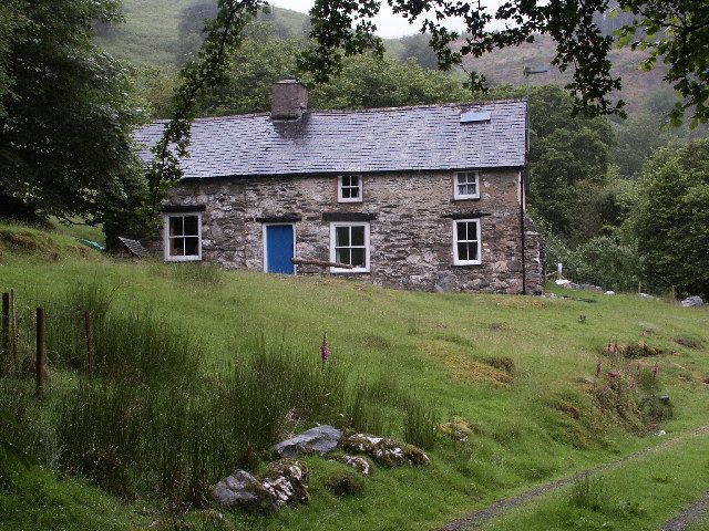 File:Bron-y-aur - geograph.org.uk - 21107.jpg