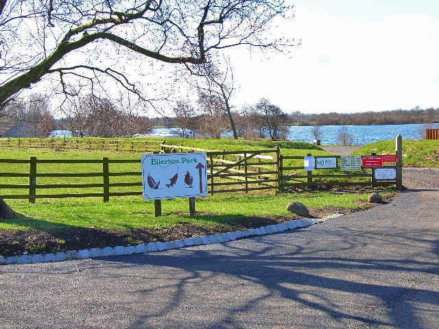 File:Ellerton Park Leisure Lake.jpg