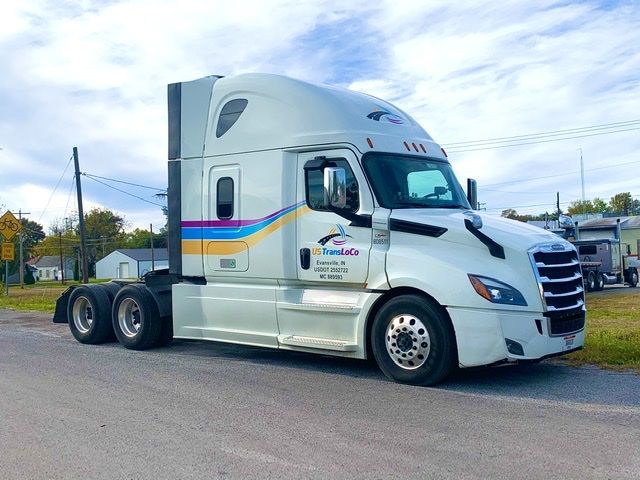 File:Freightliner Cascadia in Daylight.jpg