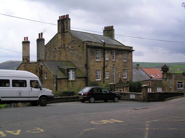 File:FylingHall school - geograph.org.uk - 251723.jpg