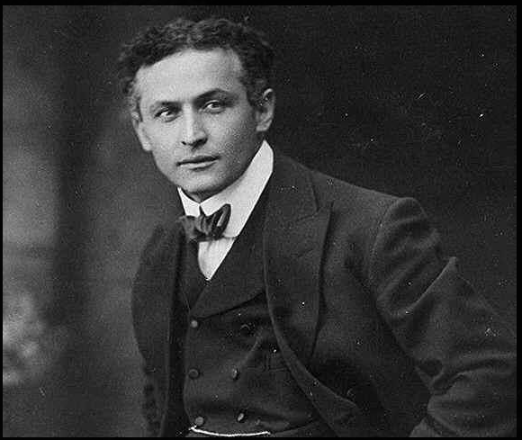 File:Harry Houdini.png