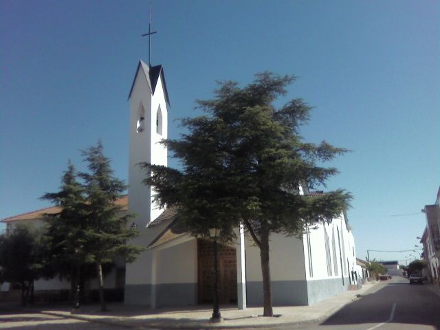 File:Iglesia de arenales.jpg