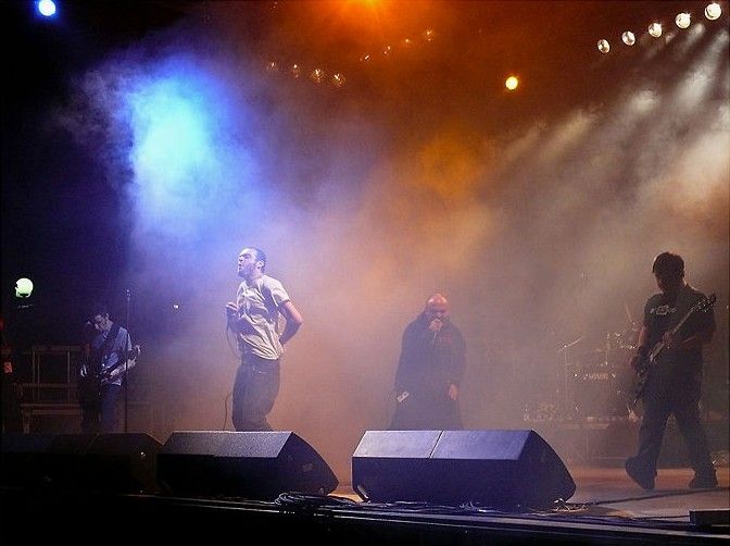 File:Linea 77 live in Sarno 25-04-08 011.jpg