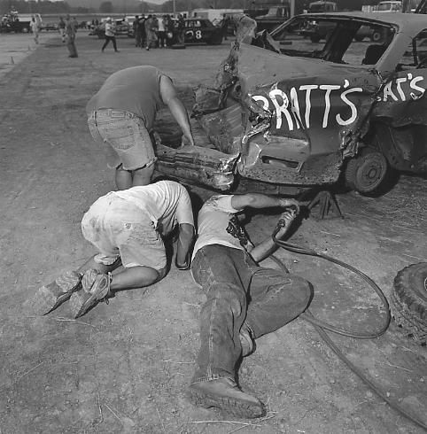 File:Pit crew Hudson Valley.JPG