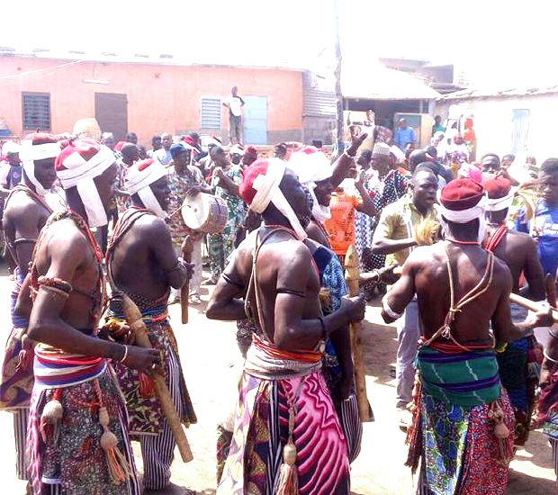 File:Bariba Ganni performers, Nikki, Bemin.jpg