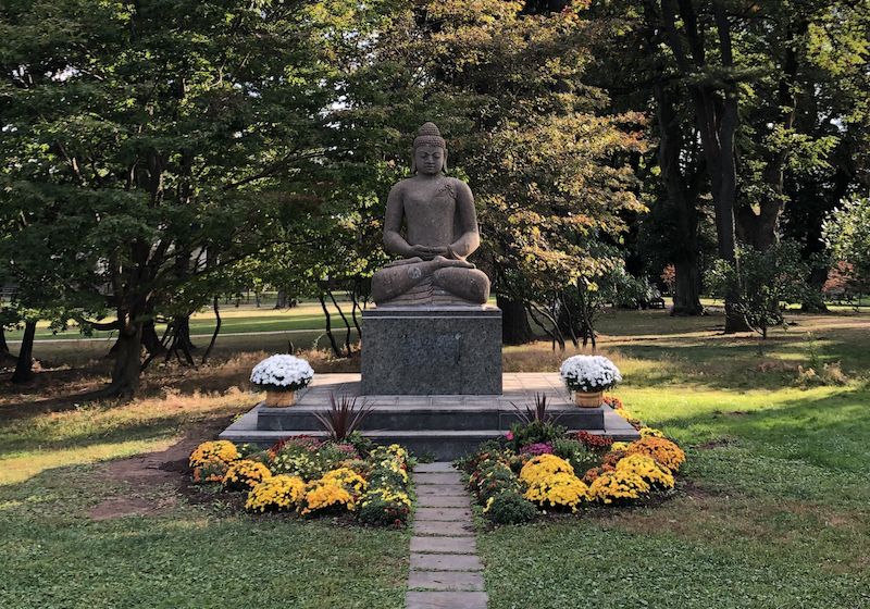 File:Buddha Statue at Empty Cloud.jpg