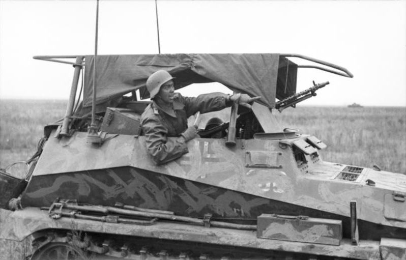 File:Bundesarchiv Bild 101I-217-0493-22, Russland, Schützenpanzer.jpg