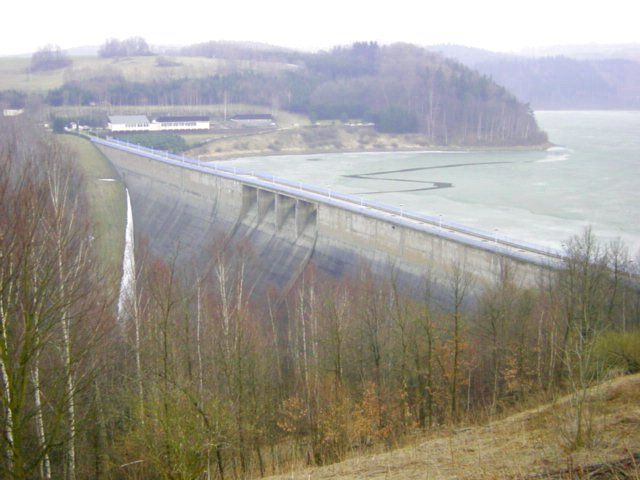 File:Gottleuba-Staumauer (Gottleuba dam).jpg