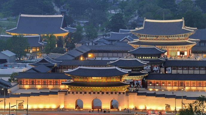 File:Gyeongbokgung at night.png