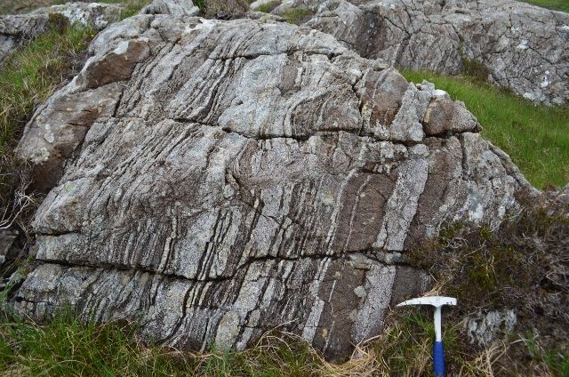 File:Lewisian Gneiss - geograph.org.uk - 3003701.jpg