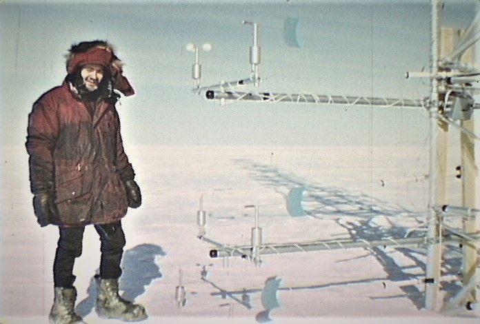 File:Micro Met Tower, Plateau Station (Antarctica).jpg