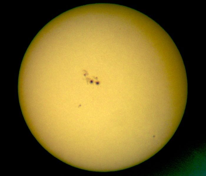 File:Sun projection with spotting-scope.jpg