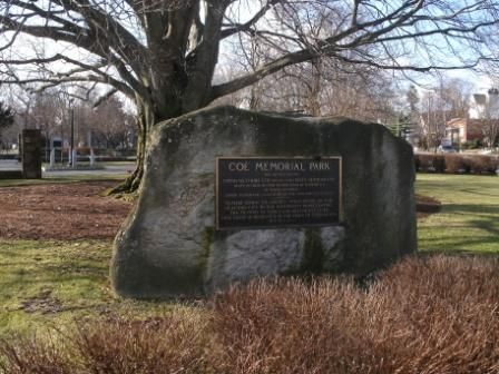 File:TorringtonGEDC0077 CoeMemorialPark rock sm.JPG