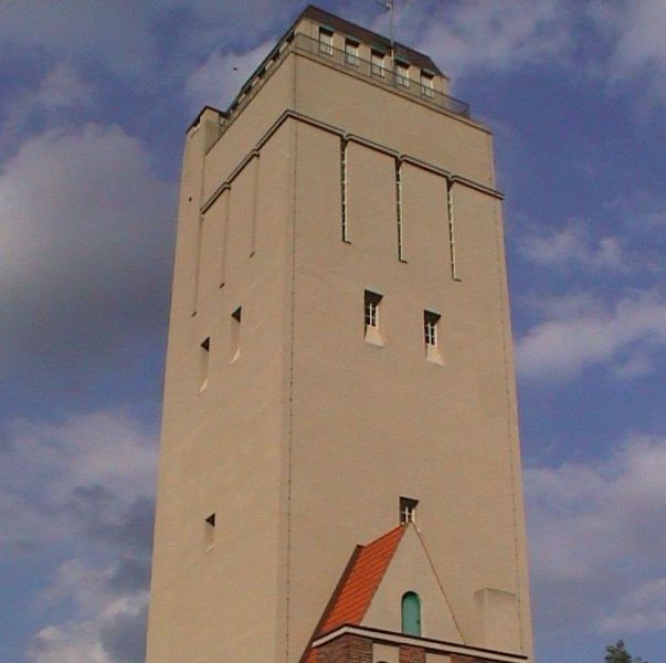 File:Wasserturm-Delmenhorst.jpg