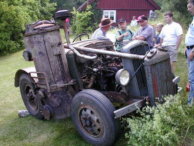 File:Wood gasifier on epa tractor.jpg