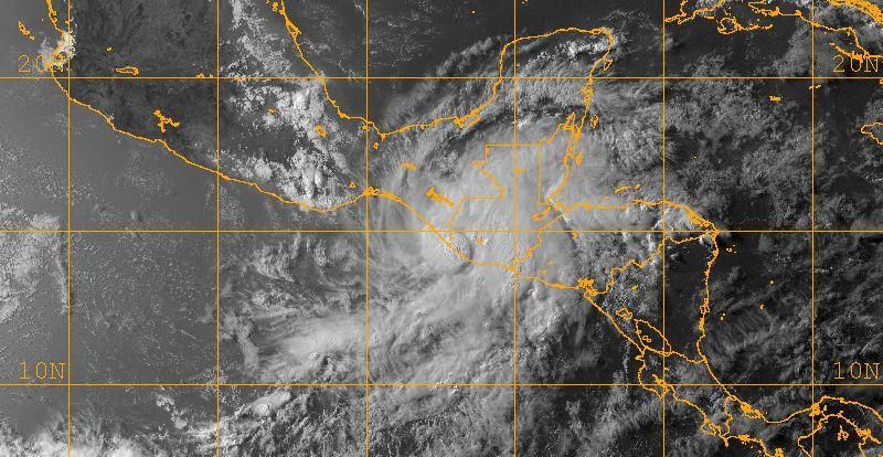 File:Agatha 29 May 2010 landfall 2245z.jpg