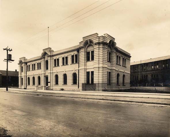 File:BrisbaneTramwaysAdministrationBuilding1927.jpg