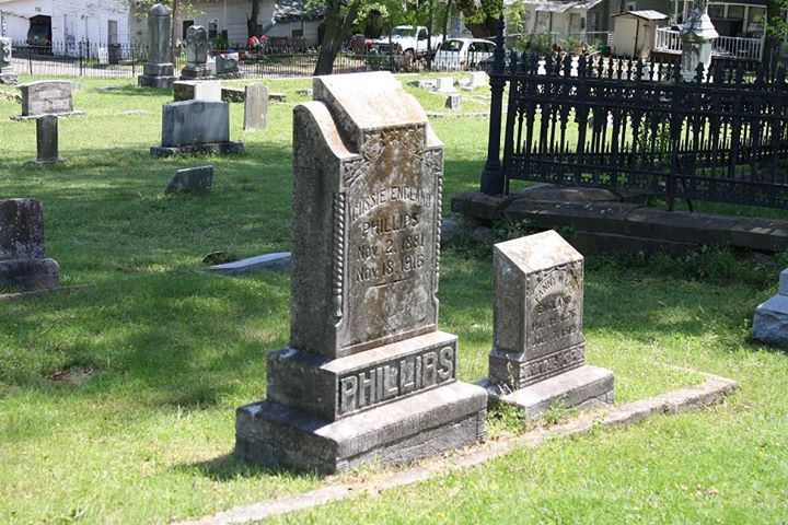 File:Fairview monument for G. Phillips.jpg