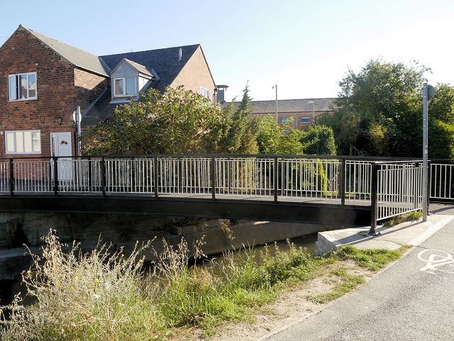 File:Footbridge, River Witham (geograph 3654140).jpg