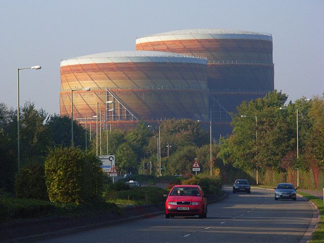 File:Gas-holders, Reading - geograph.org.uk - 597136.jpg