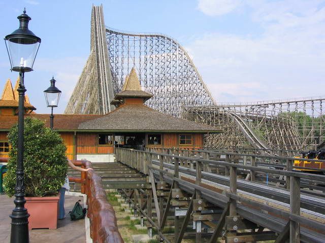 File:Heide Park Colossos Start.jpg