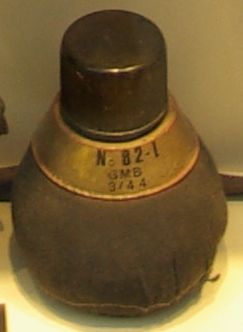 File:N°82 Gammon bomb.JPG