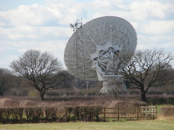 File:Radio Telescope - geograph.org.uk - 994179.jpg