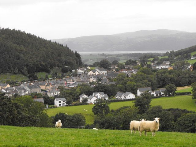 File:Tal-y-Bont, Ceredigion.jpg