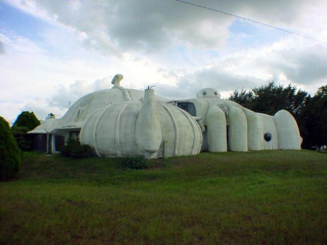 File:Xanadu House Exterior (2004).jpg