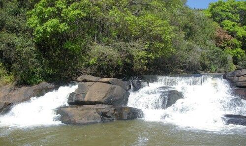 File:Cachoeira do Rio Muzambo.jpeg