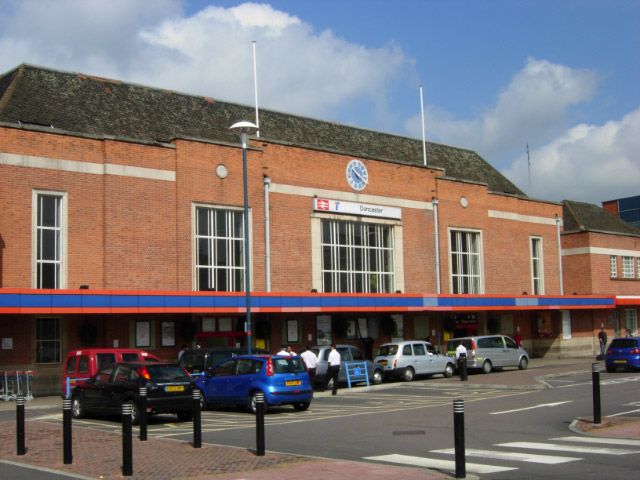 File:Doncaster Station - geograph.org.uk - 827198.jpg