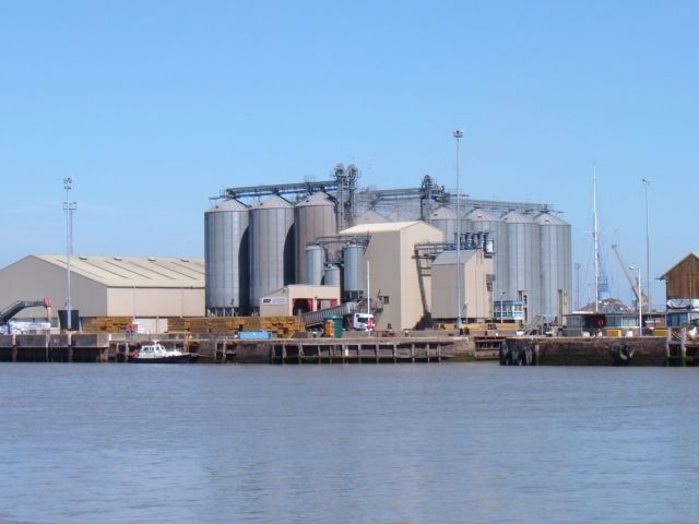 File:Kings Lynn Docks.jpg