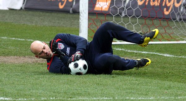 File:Marcus Hahnemann training in Krakow.jpg