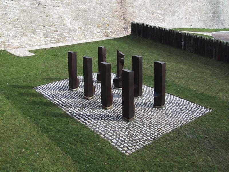 File:Monument deserter Erfurt-above.jpg