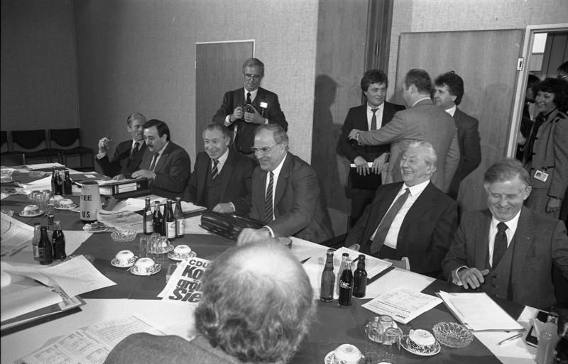 File:Bundesarchiv B 145 Bild-F065185-0016, Bonn, Sitzung CDU-Präsidium.jpg