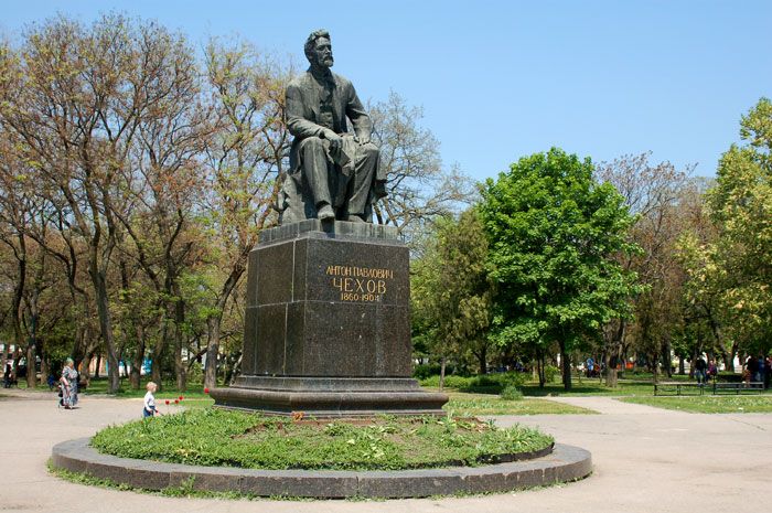 File:Chekhov-Statue-Taganrog.jpg