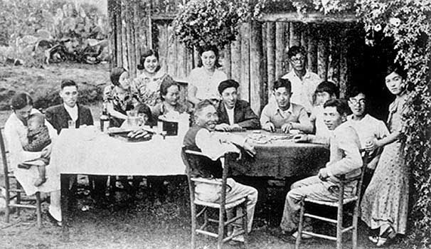 File:Família Japonesa em Bastos 1930.jpg