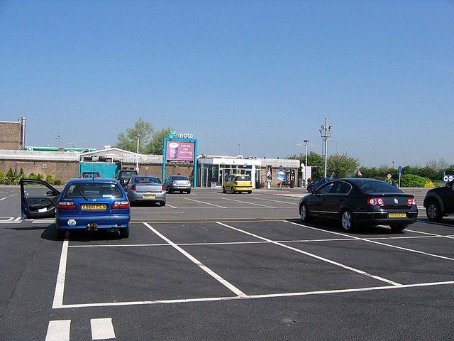 File:Moto Grantham North services.jpg