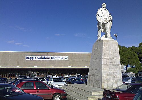 File:Reggio calabria piazza garibaldi.jpg