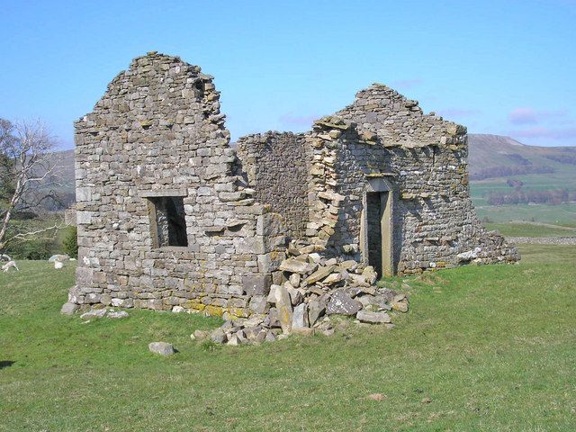 File:Ruined barn - geograph.org.uk - 1260146.jpg