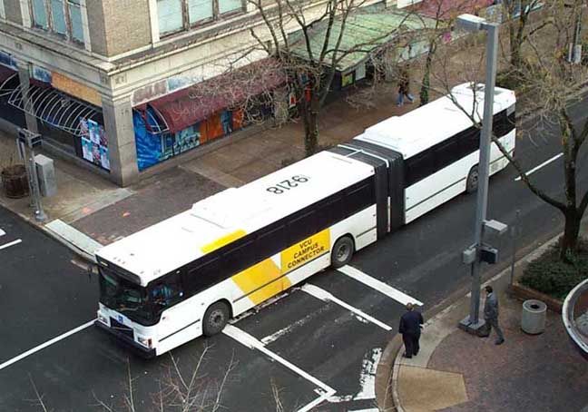 File:Volvo articulated bus - 2003.jpg