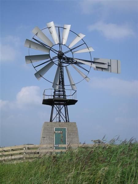 File:Windmotor Uitwellingerga noord 01.JPG