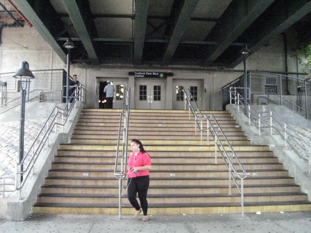 File:Bedford Park Boulevard Station Entrance.jpg