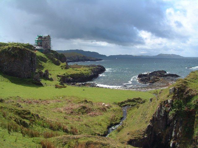 File:Gylen Castle, Kerrera.jpg