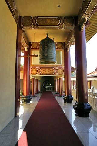 File:Lightmatter Hsi Lai Temple 3.jpg