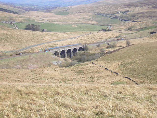 File:Lunds Viaduct - geograph.org.uk - 163936.jpg